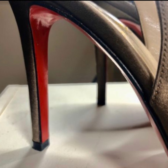Christian Louboutin "Paris" heels - Picture 8 of 8